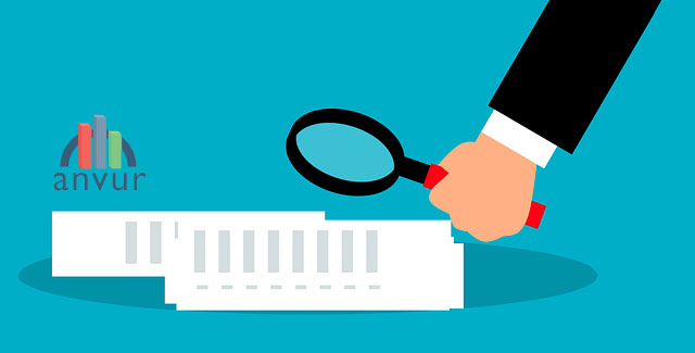 braccio con lente d'ingrandimento