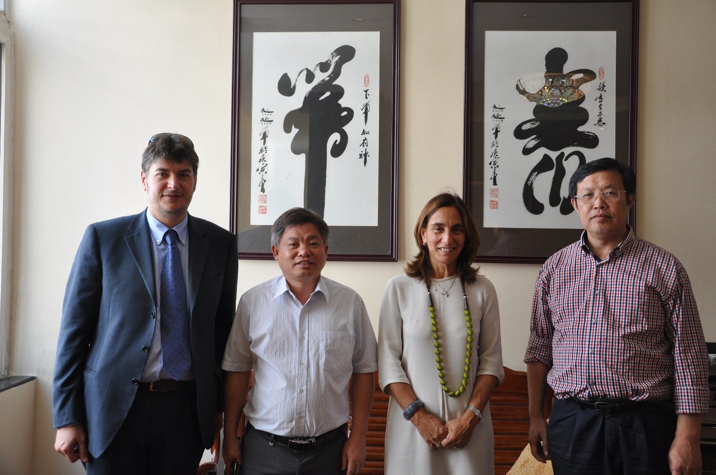 I curatori del volume, Stefano La Malfa, Alessandra Gentile e Ziniu Deng, in compagnia del prof. Chongling Deng