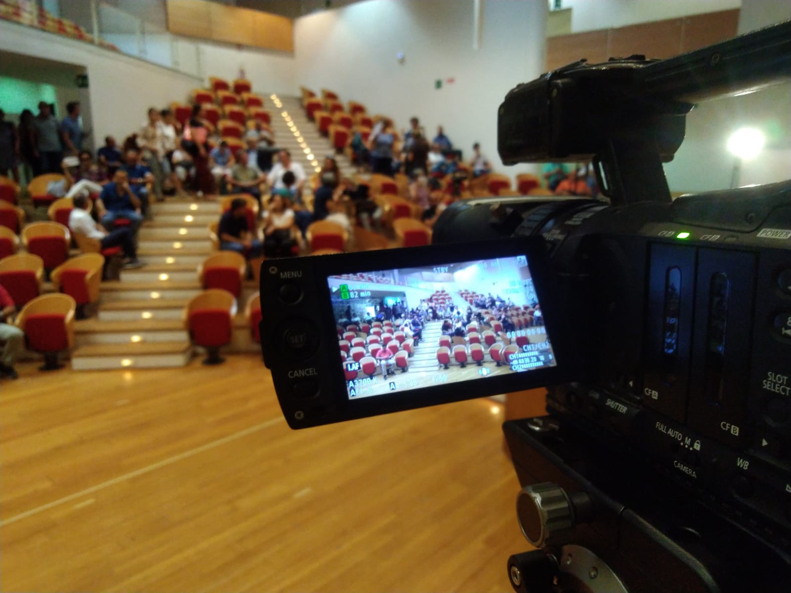 telecamere di zammù tv in auditorium