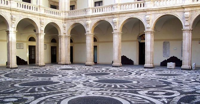 cortile del palazzo centrale