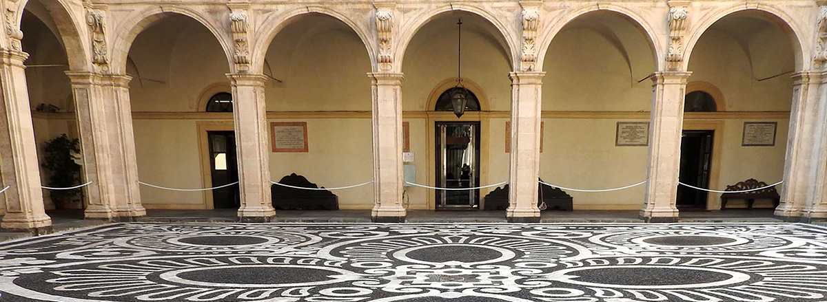 cortile palazzo centrale