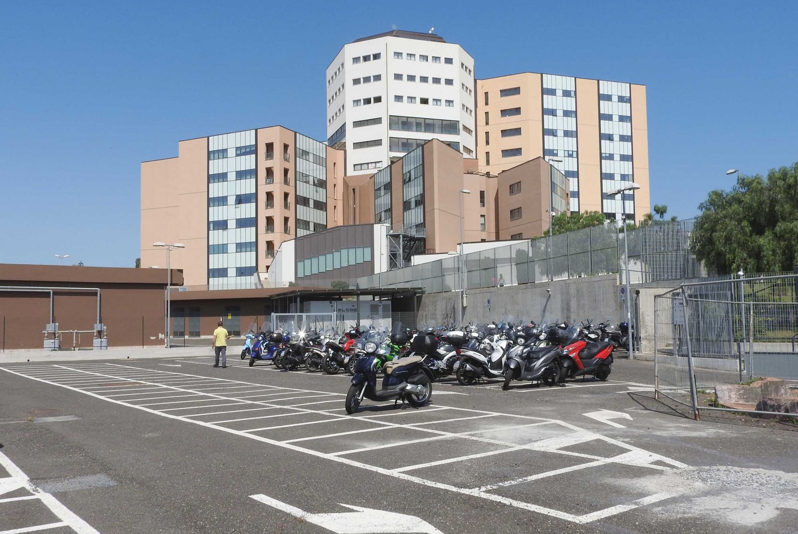 Il parcheggio ciclomotori della Torre biologica