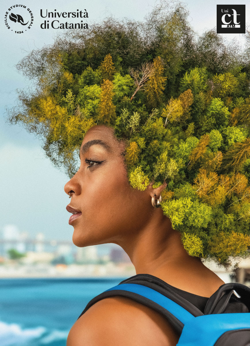 Ragazza con capelli ricci fatti da alberi