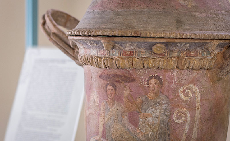 Particolare di un vaso custodito al Museo di Archeologia