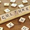 tessere in legno compongono la parola "culture"