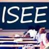 Studenti in aula con scritta "Isee" sulla lavagna