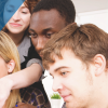locandina con studenti