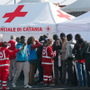 Uno sbarco di migranti al porto di Catania