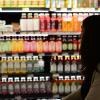 donna al supermercato